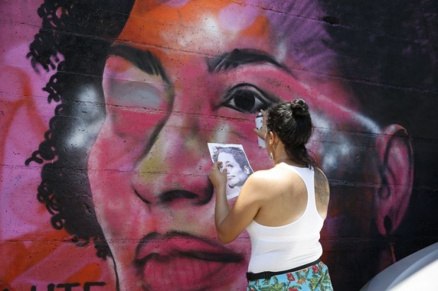 Grafite em homenagem a Marielle Franco feito por Pammela Castro na comunidade Tavares Bastos, na zona sul do Rio de Janeiro é refeito após ser vandalizado.