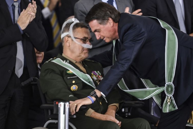 O Presidente Jair Bolsonaro participa da solenidade de passagem de Comando do Exército do general Eduardo Dias da Costa Villas Bôas ao general Edson Leal Pujol.