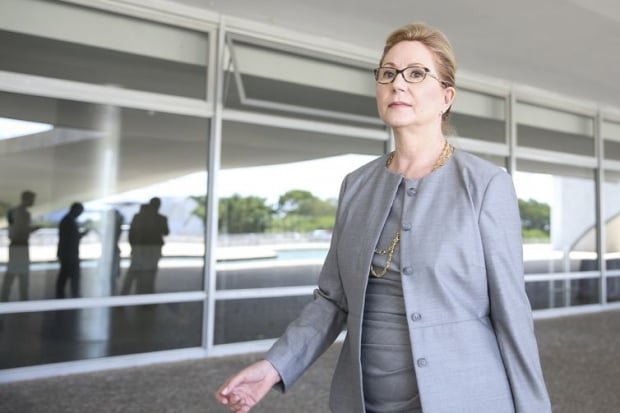 Brasília - A ex-ministra do Supremo Tribunal Federal Ellen Gracie, comenta o falecimento do ministro Teori Zavascki após encontro com o presidente Michel Temer, no Palácio do Planalto (Marcelo Camargo/Agência Brasil)