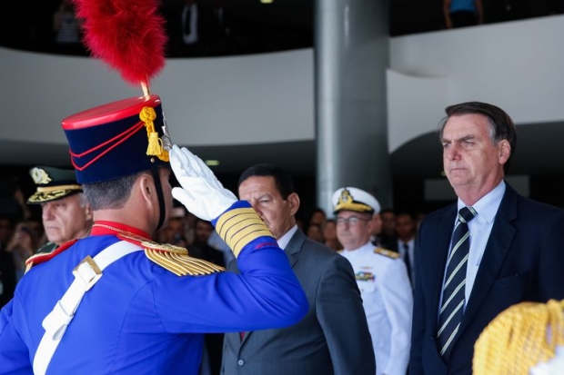O presidente da República, Jair Bolsonaro, durante Cerimônia da troca da guarda presidencial do Palácio do Planalto.