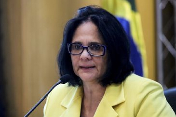 A ministra da Mulher, Família e Direitos Humanos, Damares Alves, participa da cerimônia de assinatura de Carta Preventiva em Relação à Semana de Prevenção à Gravidez.