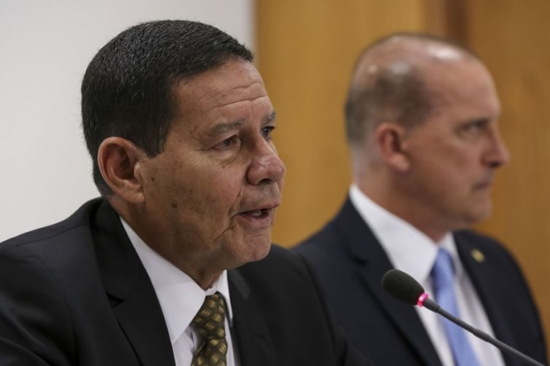 Participam o vice-presidente da República, general Hamilton Mourão, o ministro-chefe da Casa Civil, Onyx Lorenzoni, e outros ministros