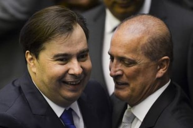 O deputado Rodrigo Maia e o ministro da Casa Civil, Onyx Lorenzoni, durante sessão de posse dos Deputados Federais para a 56a Legislatura. 