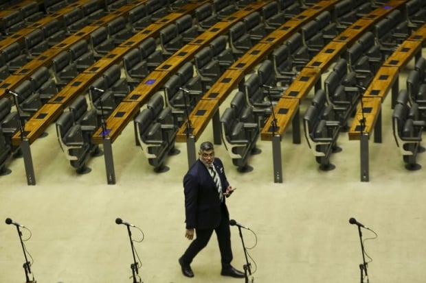 O deputado Alexandre Frota é o primeiro a chegar ao Plenário Ulysses Guimarães para a posse. 