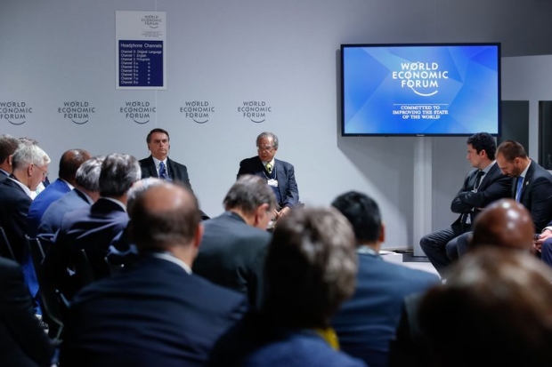 O Presidente da República, Jair Bolsonaro, e o Ministro de Estado da Economia, Paulo Guedes, durante reunião do Conselho Internacional de Negócios no Fórum Econômico Mundial em Davos