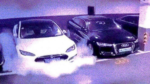 Carro da Tesla pega fogo em estacionamento em Hong Kong - 2