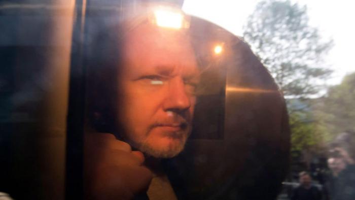 Caso de estupro contra Assange é reaberto na Suécia - 1