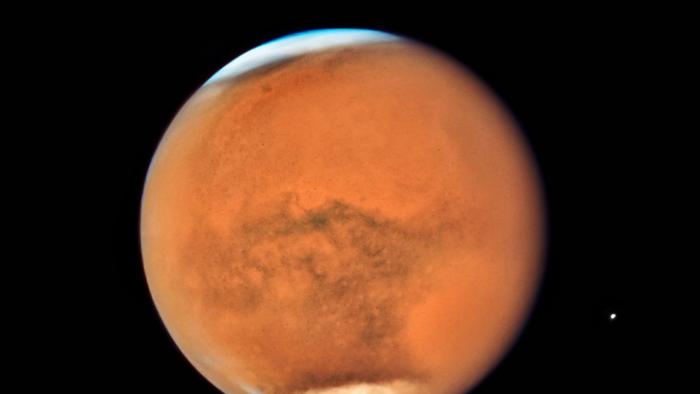 Cientistas creem ter encontrado um novo reservatório de água congelada em Marte - 1