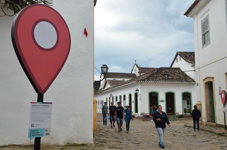 Totens com informações turísticas lançado na Festa Literária Internacional de Paraty (Flip), faz parte do projeto App Paraty: cultura e natureza – Paraty na palma da sua mão (Tânia Rêgo/Agência Brasil)