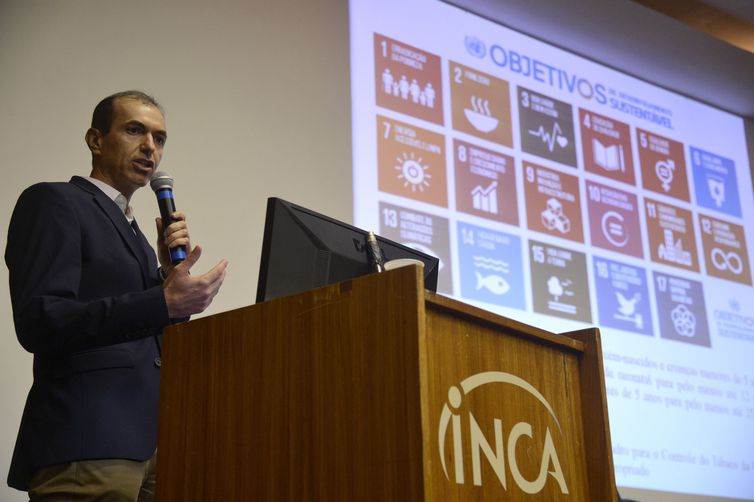 O pesquisador do Instituto Nacional de Câncer (Inca), André Szklo, no lançamento do estudo inédito "Legislação de Ambientes Livres de Fumaça de Tabaco e Mortalidade Infantil".