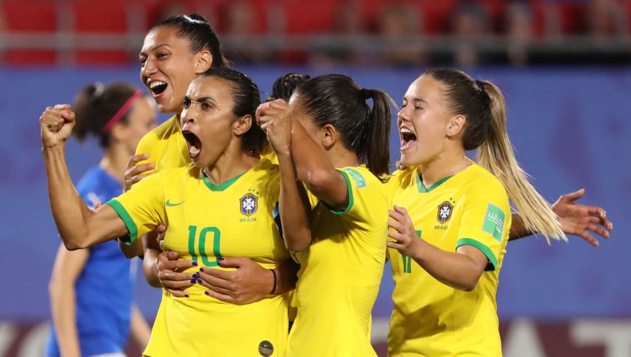 Com gol de recordista Marta, Brasil vence Itália e avança às oitavas da Copa Feminina - 1