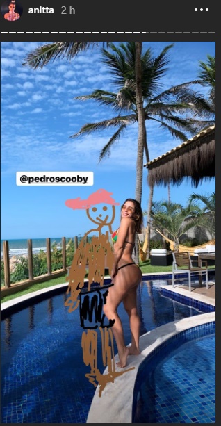 Com saudades do namorado Pedro Scooby, Anitta o desenha em foto - 1