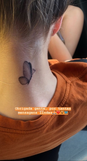 Karoline Calheiros, namorada de Gabriel Diniz faz tatuagem em homenagem ao cantor - 1