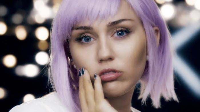 Miley Cirus lança clipe de sua música para a série Black Mirror - 1