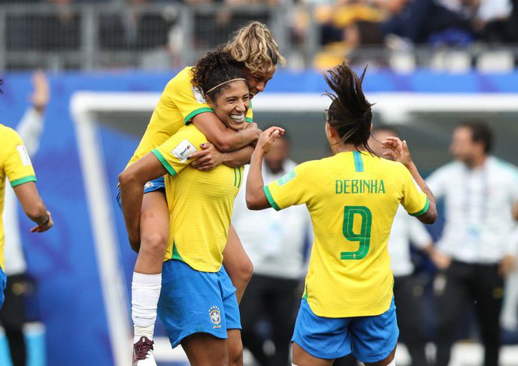 Com os três contra a Jamaica, Cristiane passa a ser a segunda maior goleadora da seleção em mundiais