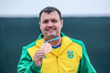Júlio Almeida conquista a medalha de bronze na competição com a pistola de ar de 10m nos Jogos Pan-Americanos
