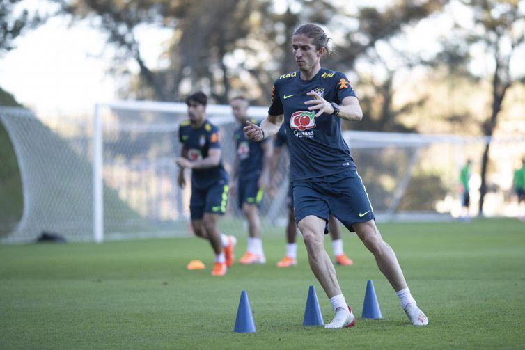 Felipe Luís vem sendo acompanhado pela fisioterapeuta Caio Melo e pelo preparador físico Fábio Mahseredjian