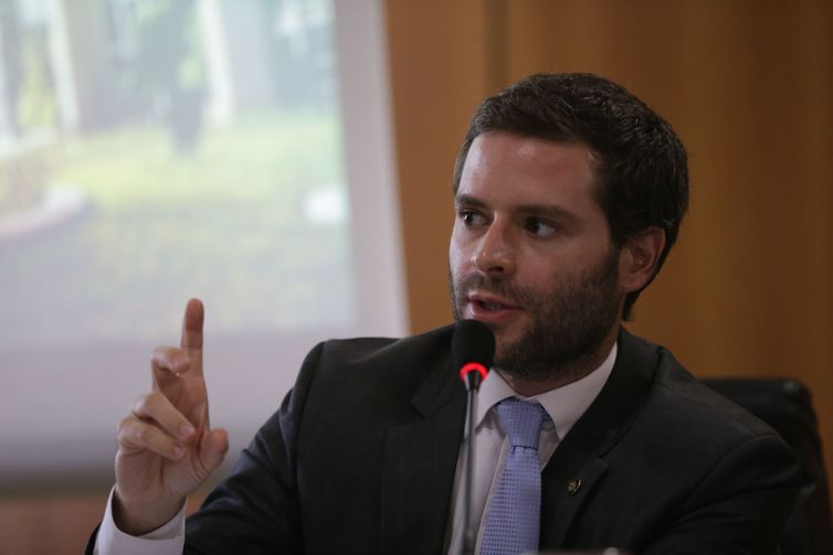 Brasília - O coordenador-geral do Comitê Nacional para os Refugiados (Conare), Bernardo Laferté, divulga o terceiro relatório sobre refúgio no Brasil, no Ministério da Justiça (Fabio Rodrigues Pozzebom/Agência Brasil)