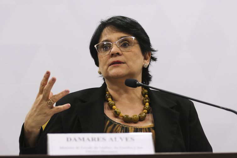 A ministra da Mulher, da Família e dos Direitos Humanos, Damares Alves, participa do I Seminário Nacional sobre Corrupção e Direitos Humanos, em Brasília.