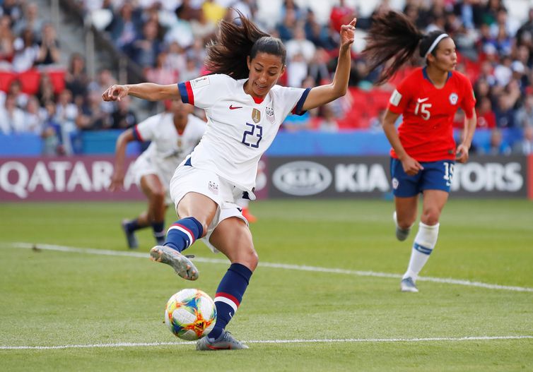 Futebol Futebol - Copa do Mundo Feminina - Grupo F - Estados Unidos x Chile - Parc des Princes, Paris, França - 16 de junho de 2019 Christen Press dos EUA em ação REUTERS / Christian Hartmann 