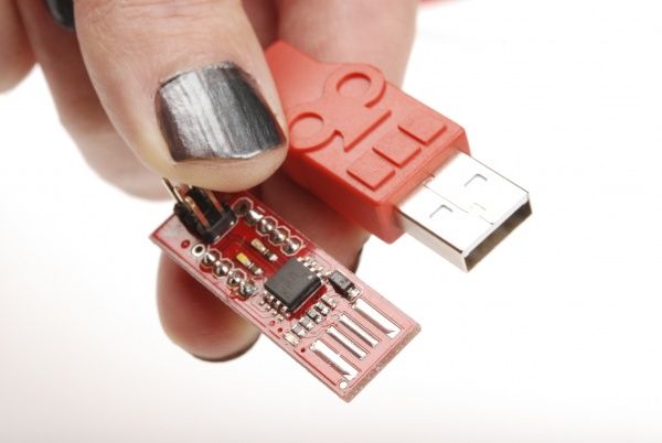 Por que os plugues USB não são simétricos? - 4