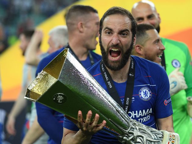 TOPSHOT-FBL-EUR-C3-CHELSEA-ARSENAL-FINAL-TROPHY