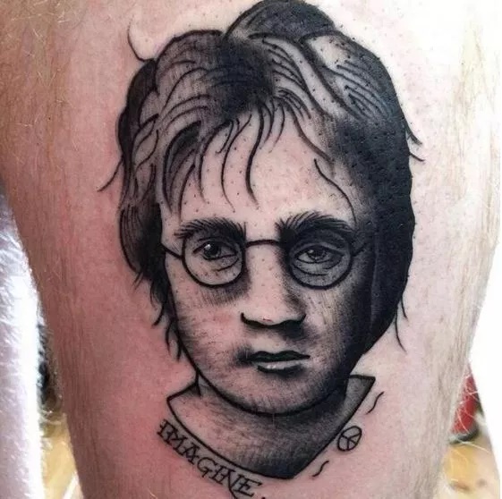 Veja fãs que tentaram homenagear famosos com tatuagens mas acabaram virando piada - 2