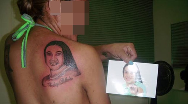 Veja fãs que tentaram homenagear famosos com tatuagens mas acabaram virando piada - 3