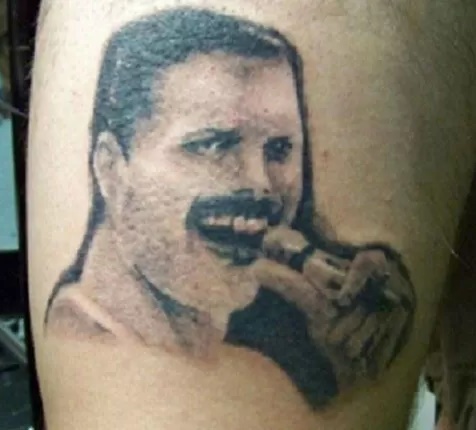 Veja fãs que tentaram homenagear famosos com tatuagens mas acabaram virando piada - 9