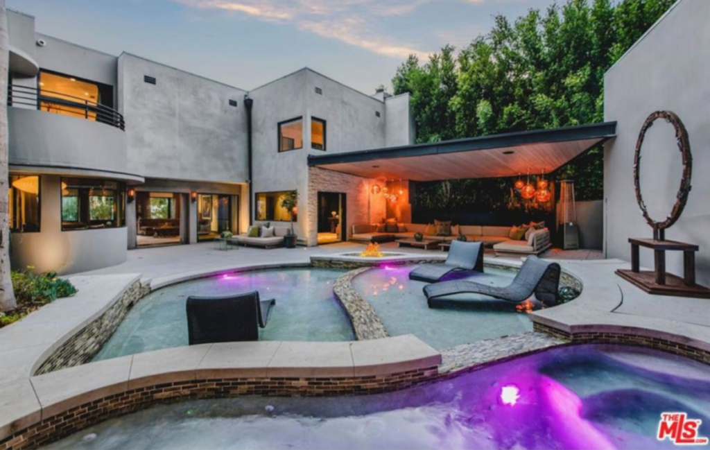 Adam Lambert põe a venda sua mansão em Hollywood por mais de 3 milhões de dólares - 3