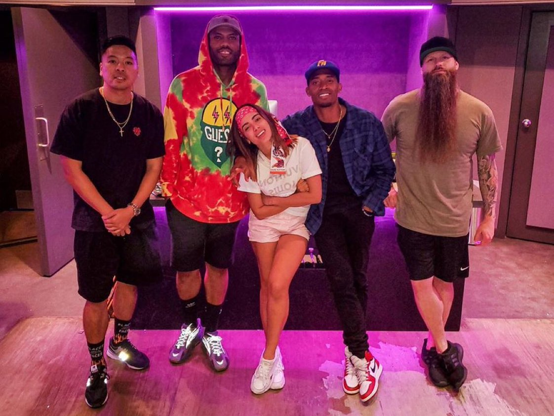 Anitta entra em estúdio com produtores de Justin Bieber, Mariah Carey e Bruno Mars - 1