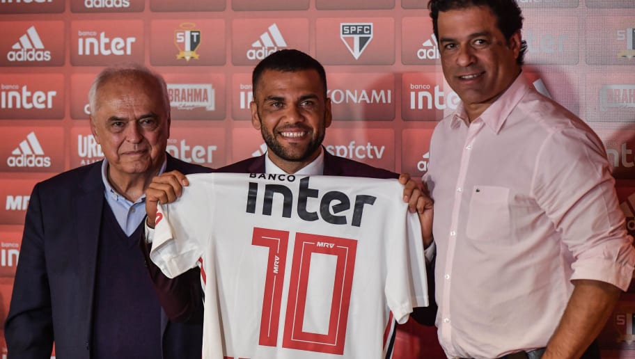 Ansioso! Dani Alves veste a camisa 10 e revela quando quer estrear pelo São Paulo - 1