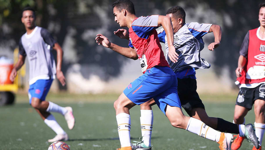 Aos 15 anos e capitão da seleção, novo Menino da Vila é destaque até no sub-20 - 1