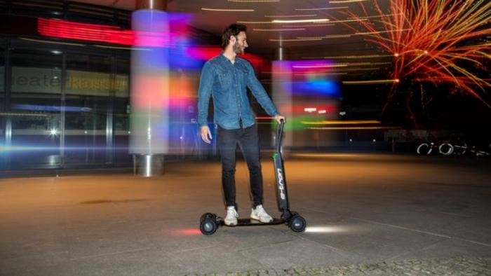 Audi revela novo conceito que mistura patinete elétrico com skate - 1
