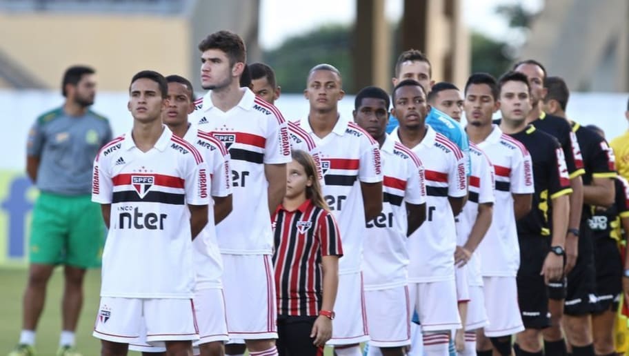 Benfica faz proposta de R$ 32 milhões para anunciar contratação de zagueiro do São Paulo - 1