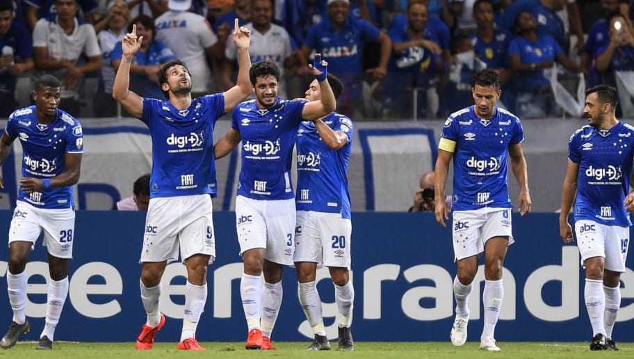 Faxina no elenco: 5 jogadores estão de saída do Cruzeiro e já têm data para deixar a Raposa - 1