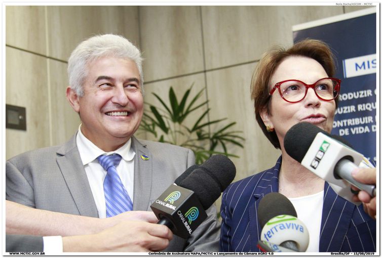 Os ministros da Ciência, Tecnologia, Inovações e Comunicações, Marcos Pontes e da Agricultura, Pecuária e Abastecimento, Tereza Cristina, falam à imprensa, após lançamento da Câmara AGRO 4.0