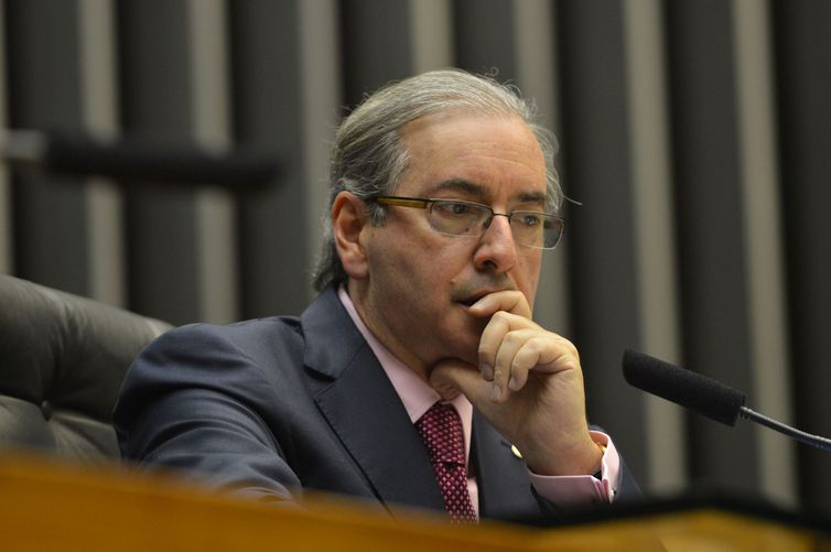 O Presidente da câmara dos deputados, deputado Eduardo Cunha Preside a Sessão Solene em Homenagem aos 50 anos da Rede Globo, ao seu lado, João Roberto Marinho (Antonio Cruz/Agência Brasil)