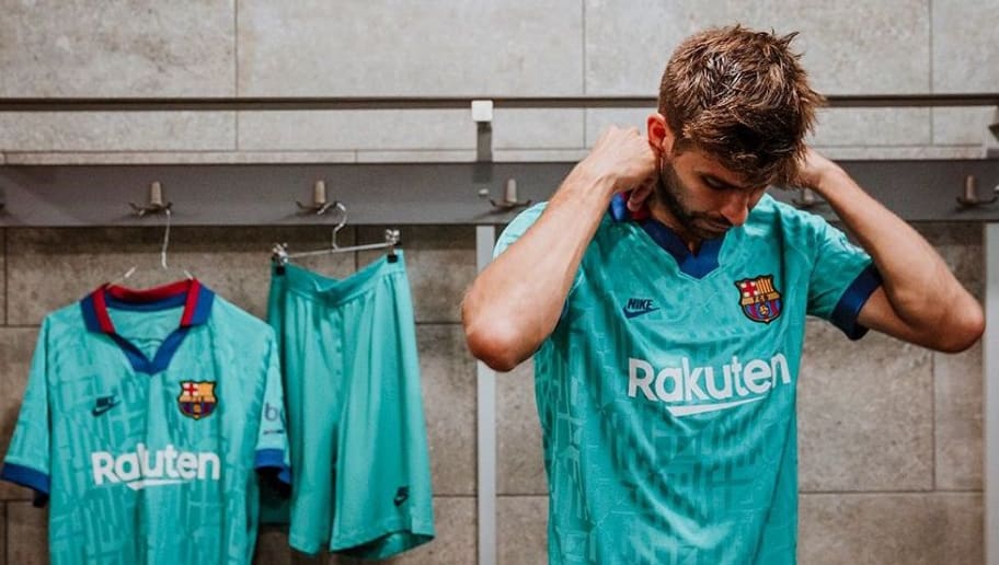 Barcelona anuncia terceira camisa inspirada nos anos 90 - 1