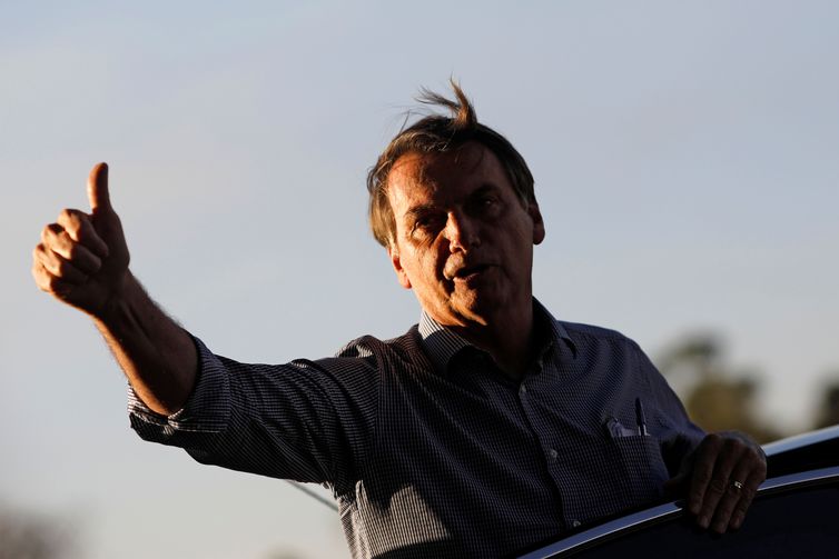 O presidente Jair Bolsonaro chegou na tarde desta segunda-feira (16) ao Palácio do Alvorada, residência oficial, após ter recebido alta, mais cedo, do Hospital Vila Nova Star