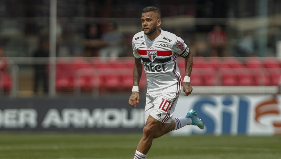 Brasileirão definido? Daniel Alves questiona 'oba-oba' sobre o Flamengo - 1