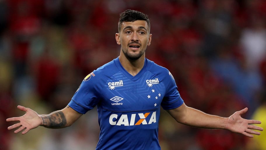 Cruzeiro faz acordo por dívidas milionárias de Arrascaeta e Mayke; valor será pago em 24 vezes - 1