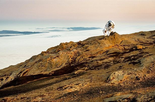 Equipe vai a vulcão e escala geleira em traje espacial simulando missão em Marte - 2