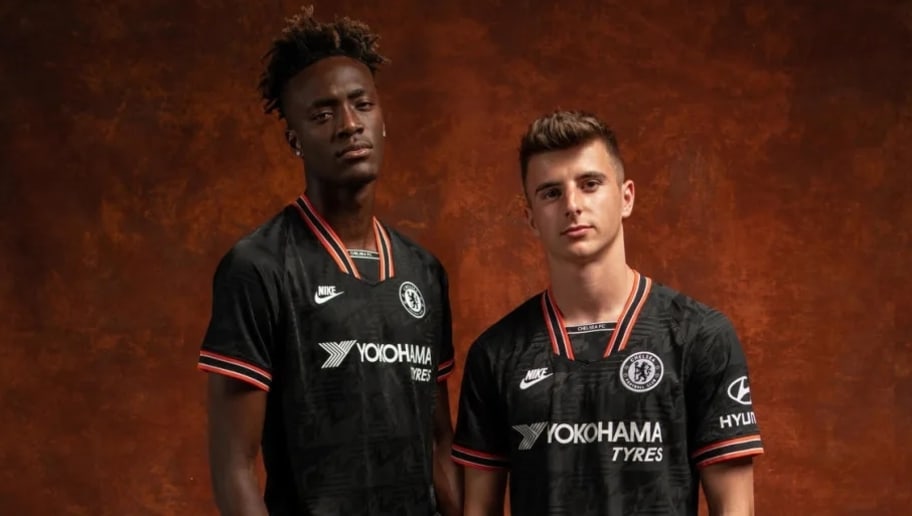 Inspirado nos anos 90, Chelsea divulga novo terceiro uniforme para 2019/20 - 1