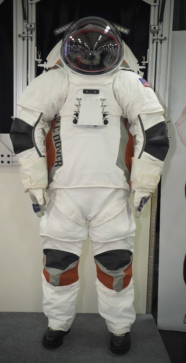 “Já estamos em 2030” | Novos trajes para exploração espacial são apresentados - 2