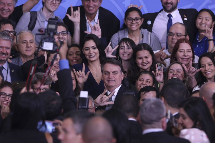 O presidente Jair Bolsonaro e a primeira-dama Michelle Bolsonaro, participam da Solenidade do Dia Nacional dos Surdos e Lançamento do LibrasGOV