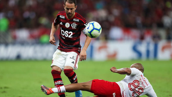 Everton Ribeiro,Patrick