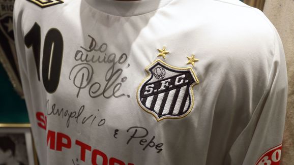 UKRAINE-RUSSIA-CONFLICT-PEOPLE-PELE-MUSEUM