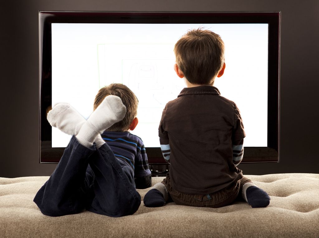 Afinal, ficar no smartphone e na TV faz bem ou mal para crianças? - 2