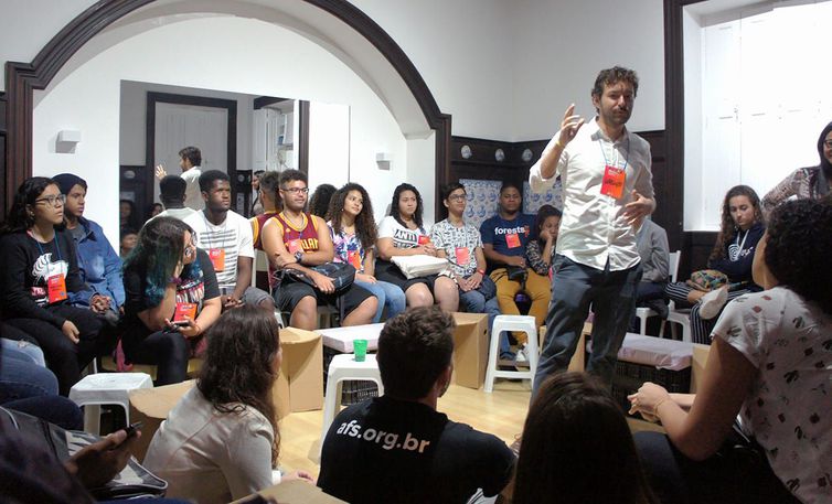 EFEITO +Jovens debatem como contribuir para alcançar os Objetivos do Desenvolvimento Sustentável. 